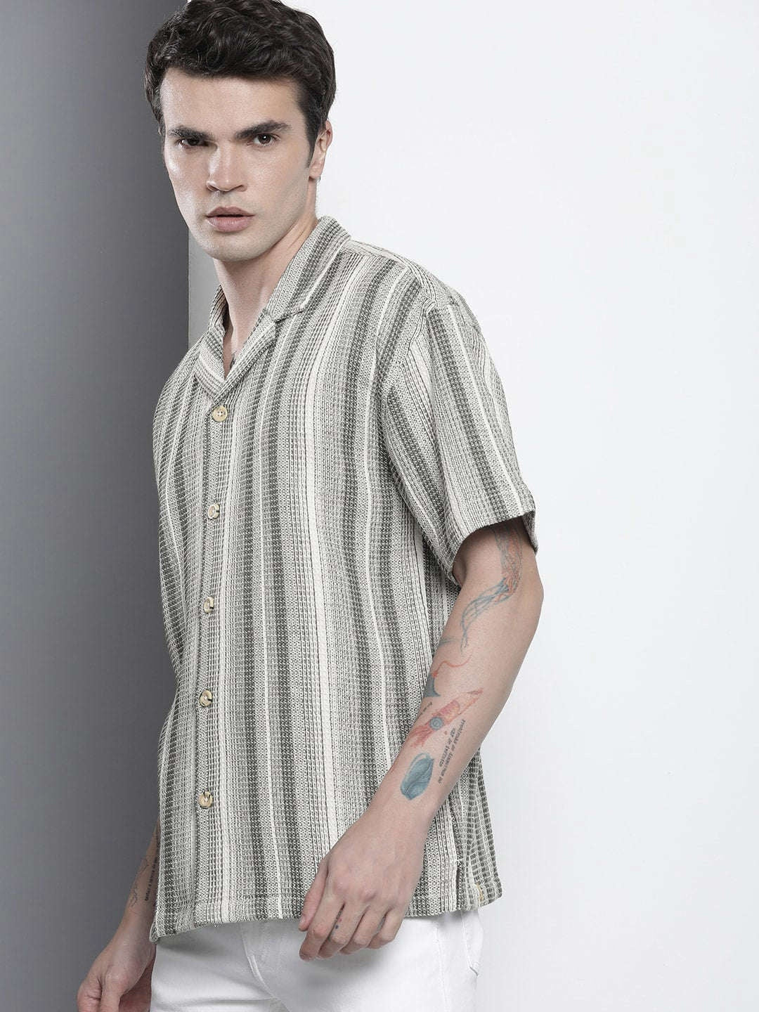 Men's Cream Relaxed Fit Striped Casual Shirt - Image 4