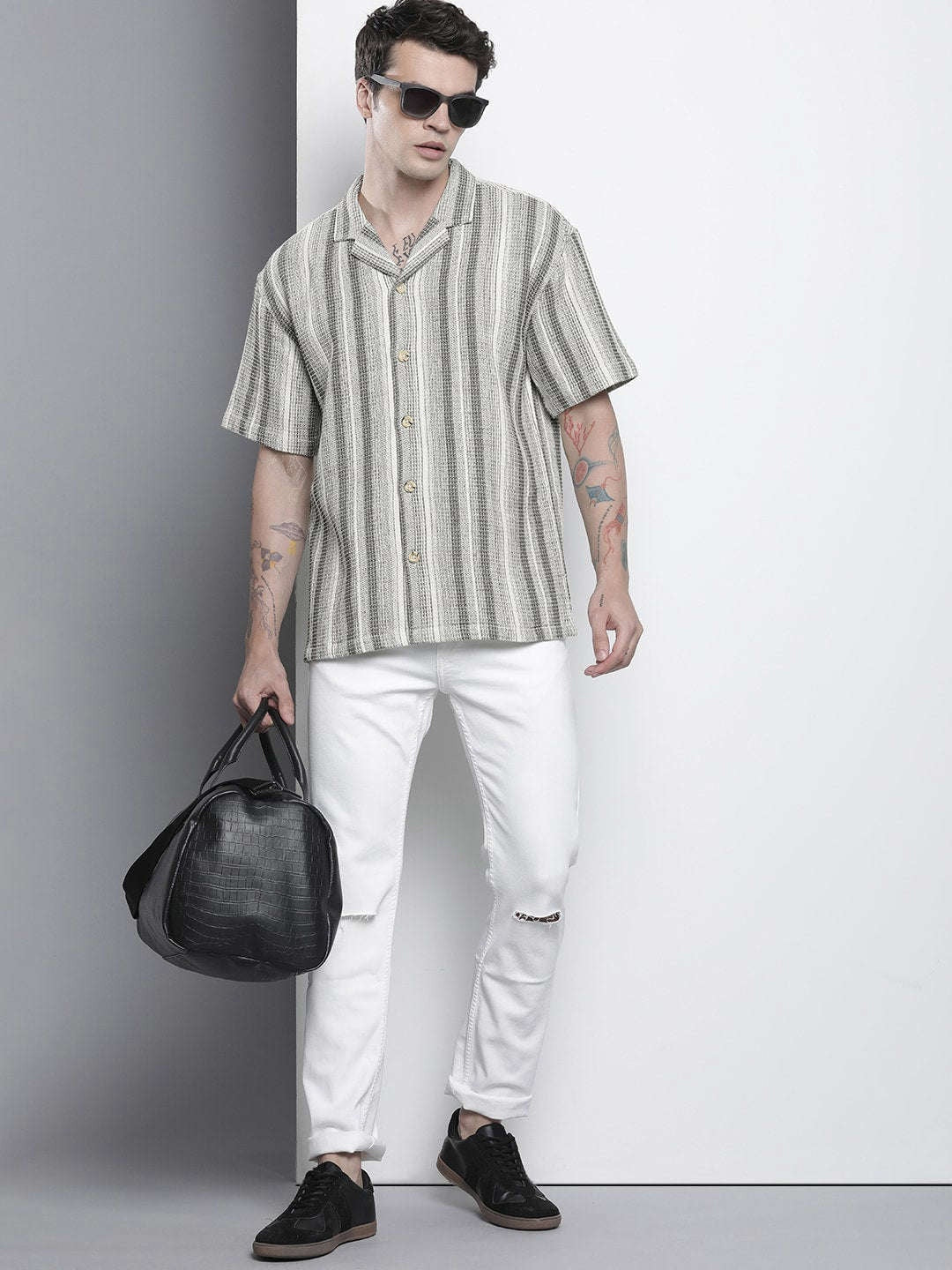 Men's Cream Relaxed Fit Striped Casual Shirt - Image 5
