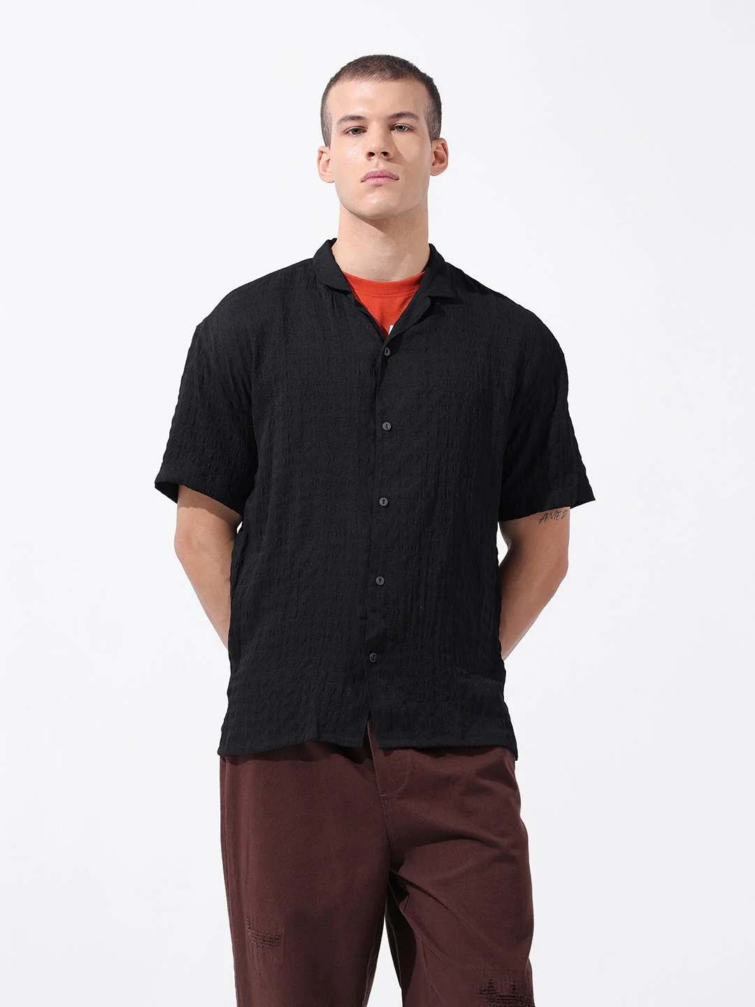 Men's Black Relaxed Fit Solid Resort Wear Shirt - Image 2