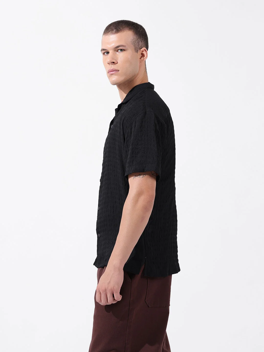 Men's Black Relaxed Fit Solid Resort Wear Shirt - Image 3