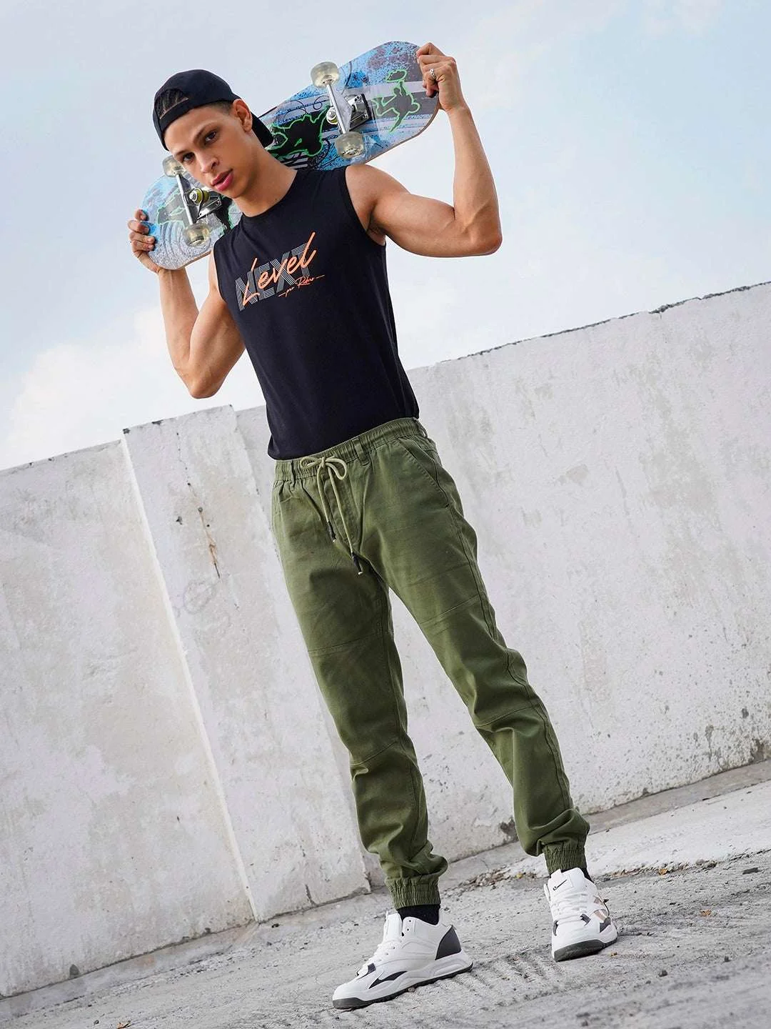 Men's Green Slim Fit Solid Casual Joggers - Image 2