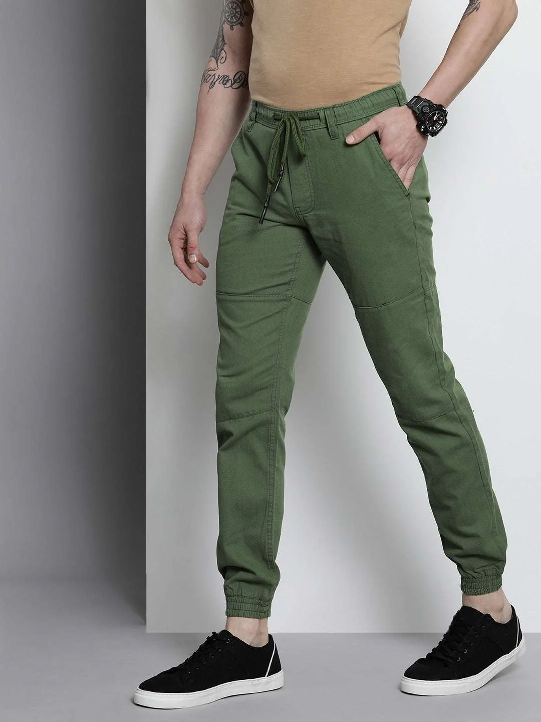 Men's Green Slim Fit Solid Casual Joggers - Image 4