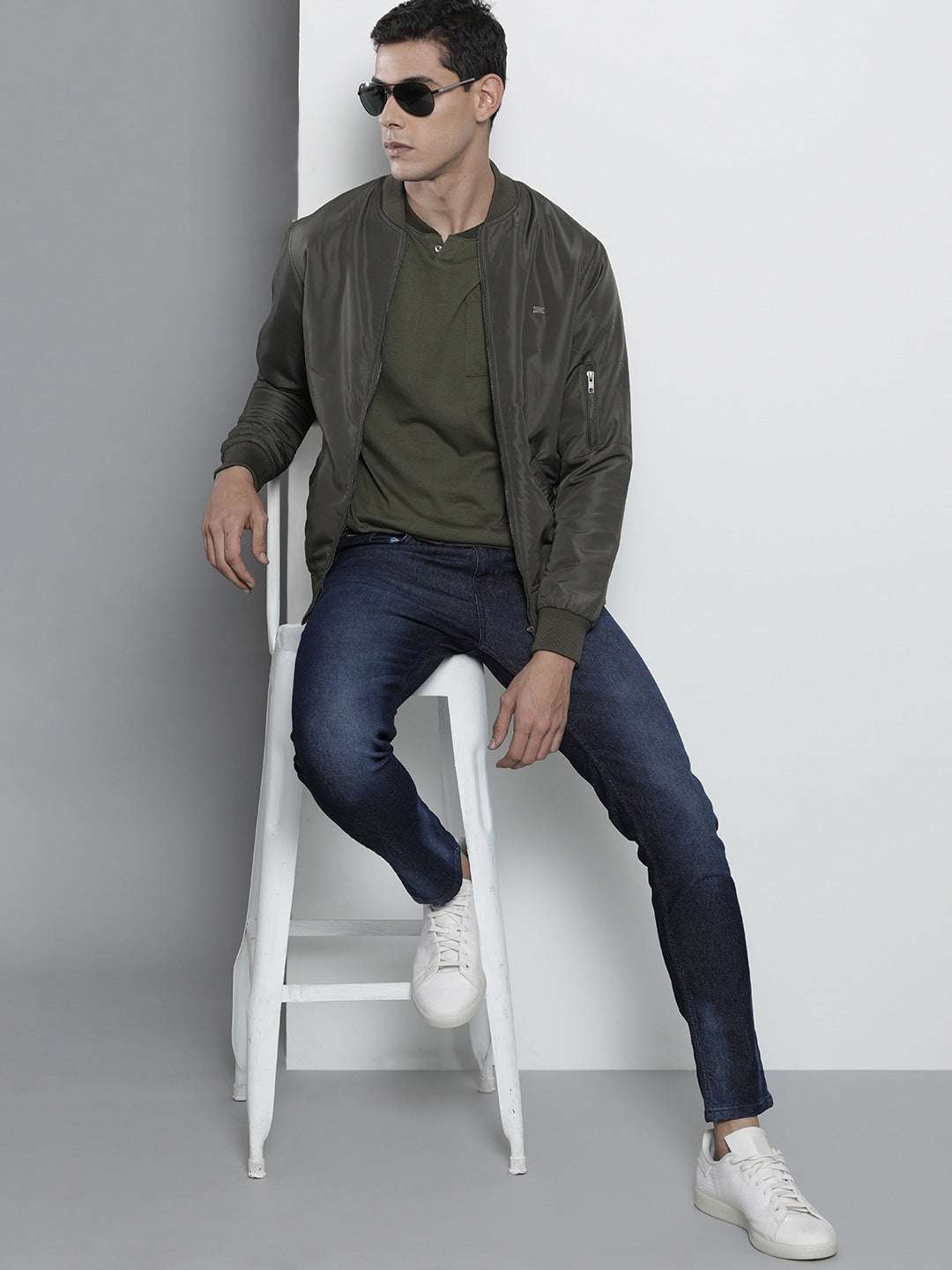 Men's Blue Slim Fit Solid Mid-Rise Stretchable Jeans - Image 4