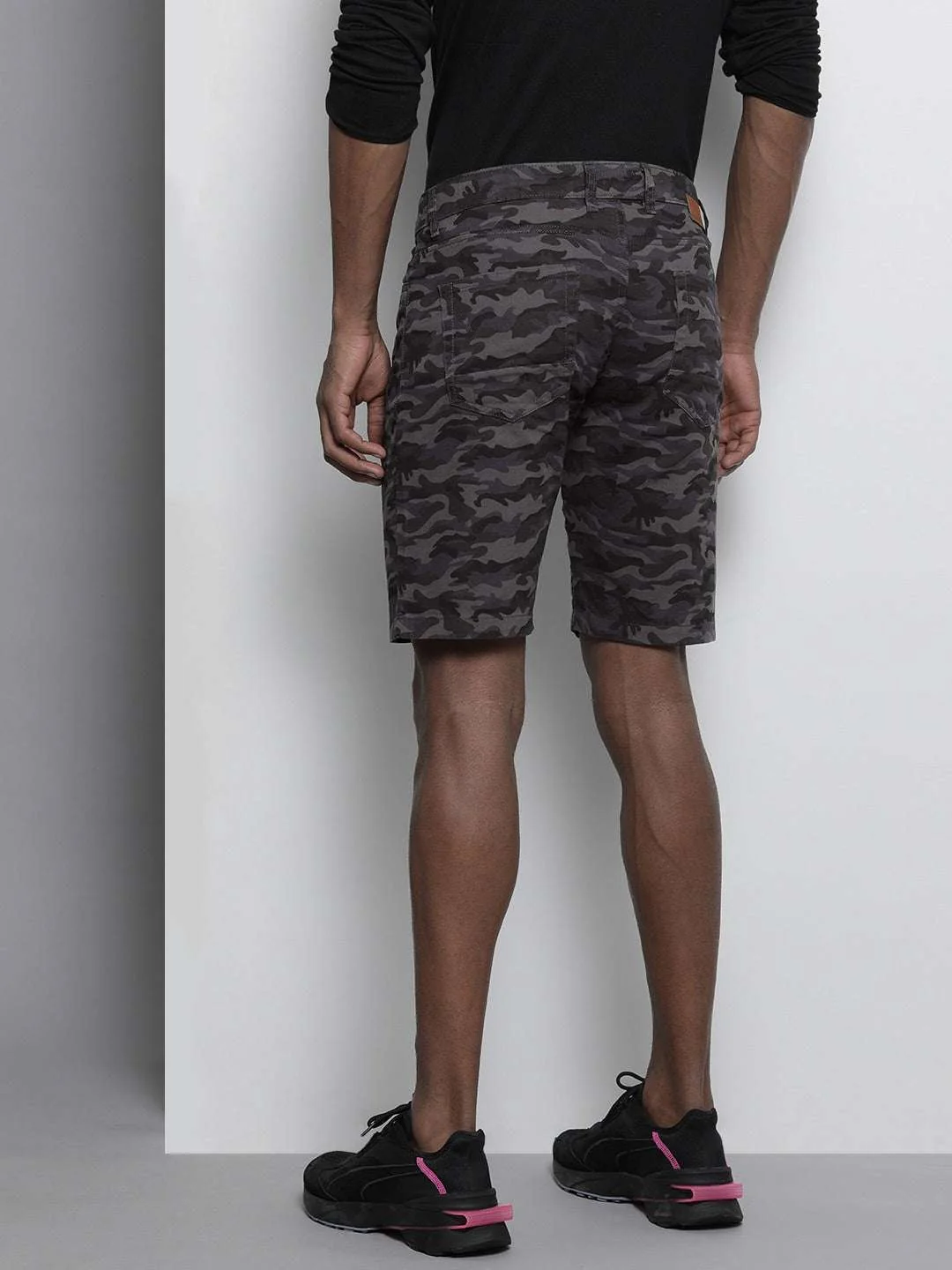 Men's Grey Slim Fit Solid Casual Shorts - Image 4