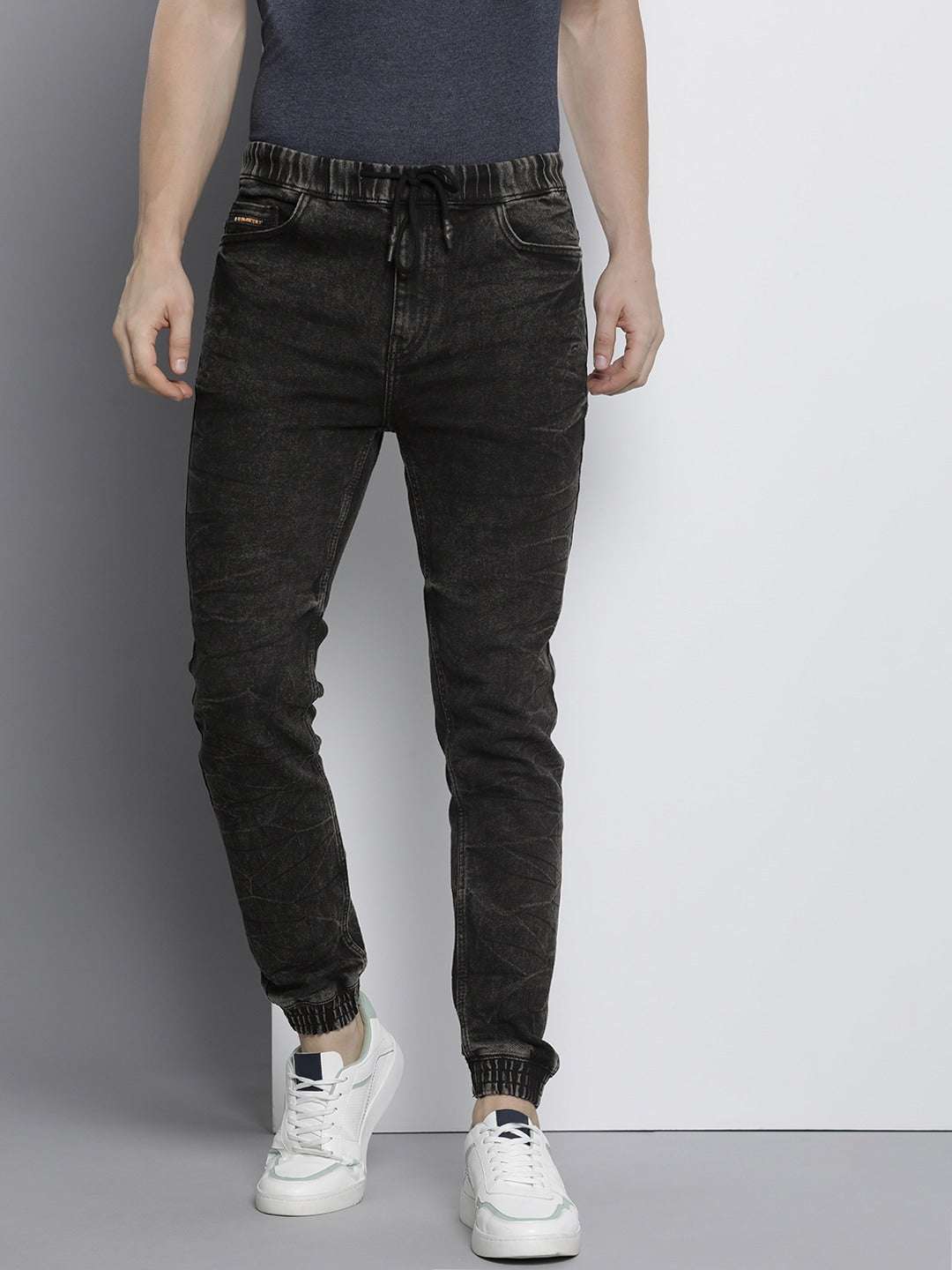 Men's Black Slim Fit Solid Mid-Rise Stretchable Denim Joggers - Image 2