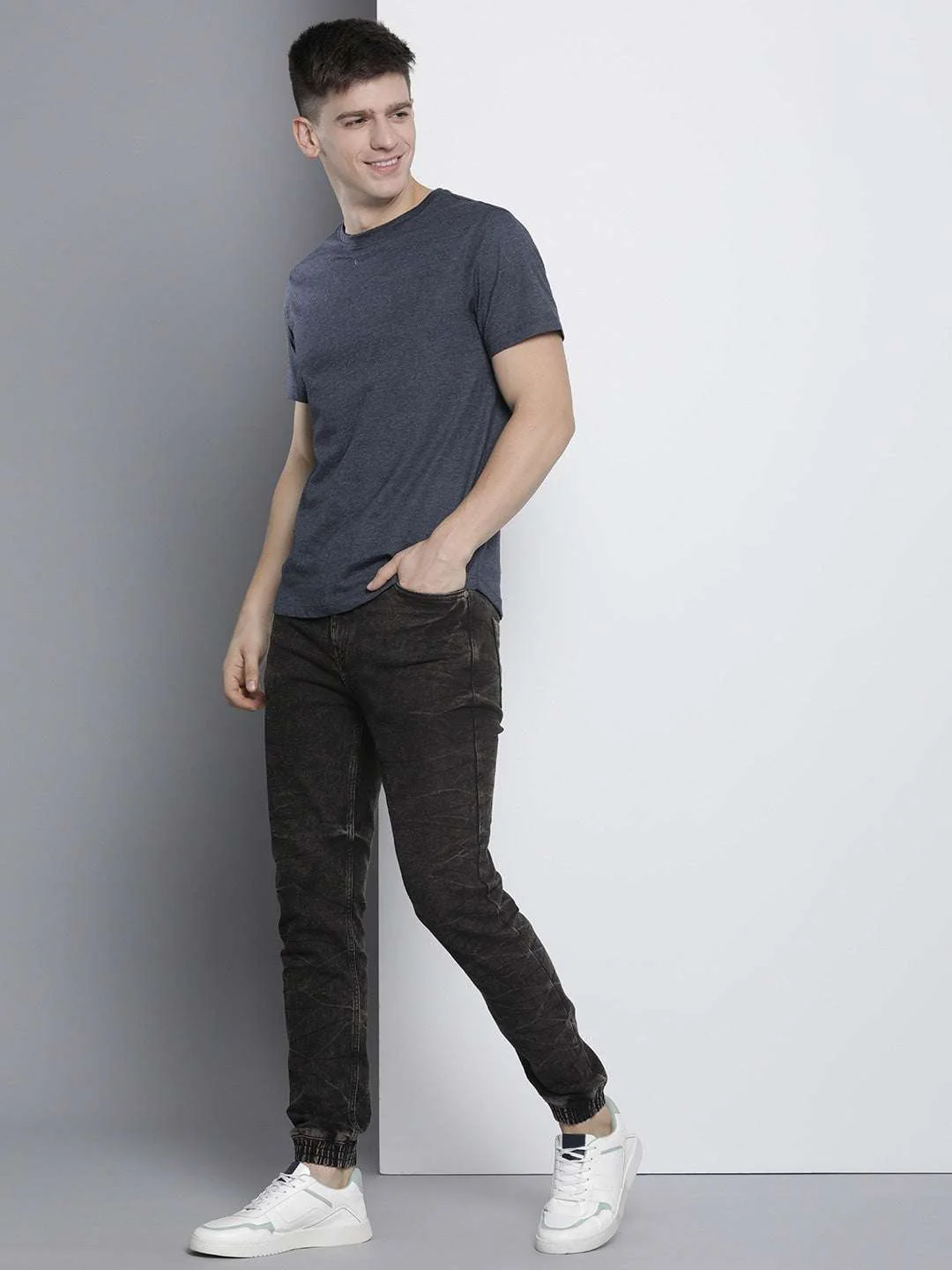Men's Black Slim Fit Solid Mid-Rise Stretchable Denim Joggers - Image 5