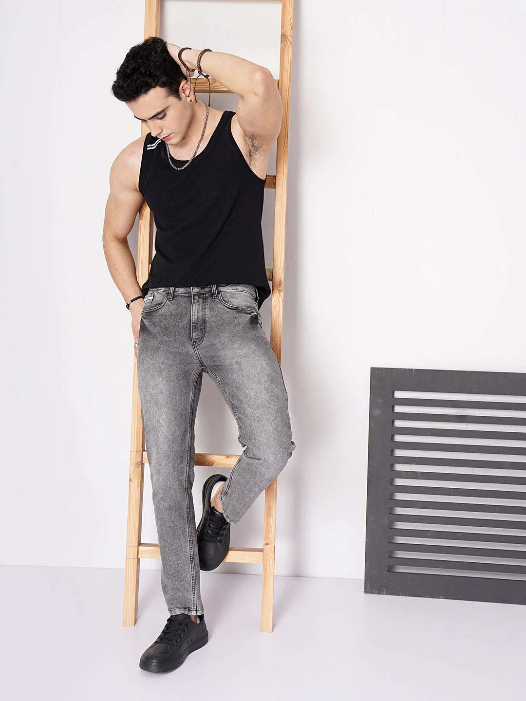 Men's Grey Slim Fit Solid Mid-Rise Jeans - Image 2