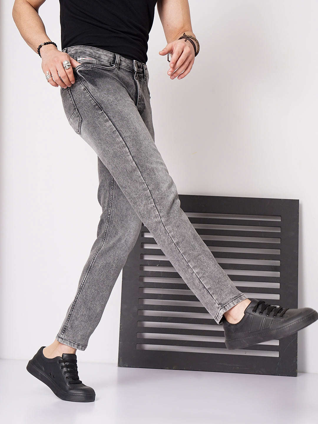 Men's Grey Slim Fit Solid Mid-Rise Jeans - Image 4