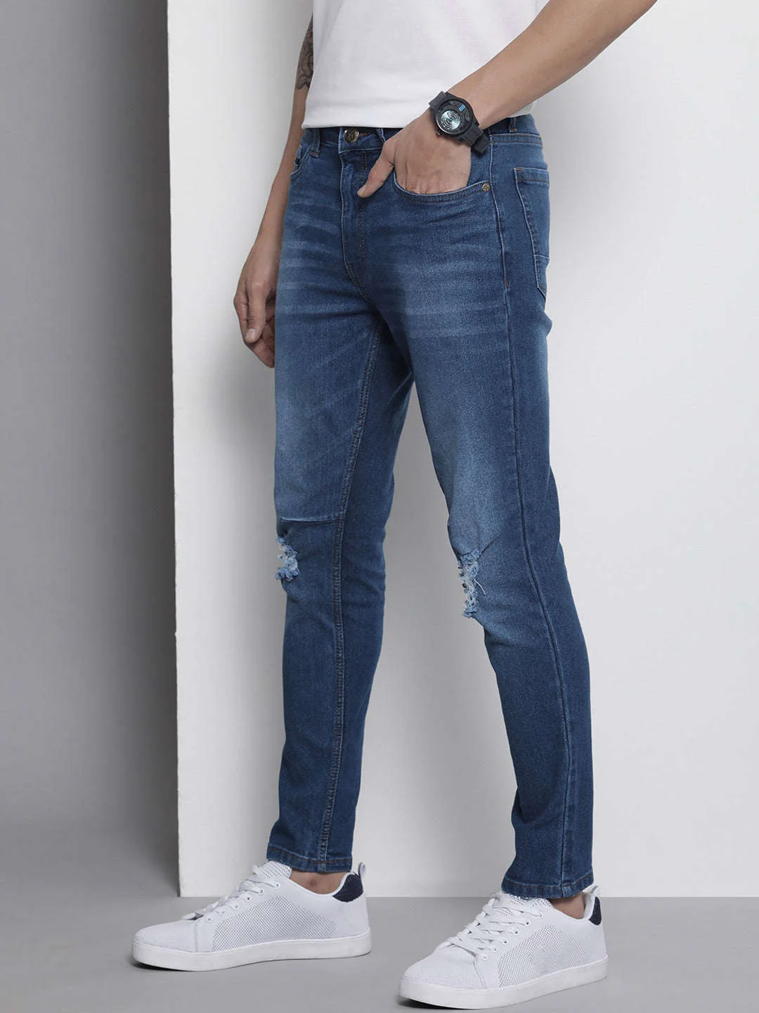 Men's Blue Carrot Fit Distressed Mid-Rise Stretchable Jeans - Image 2