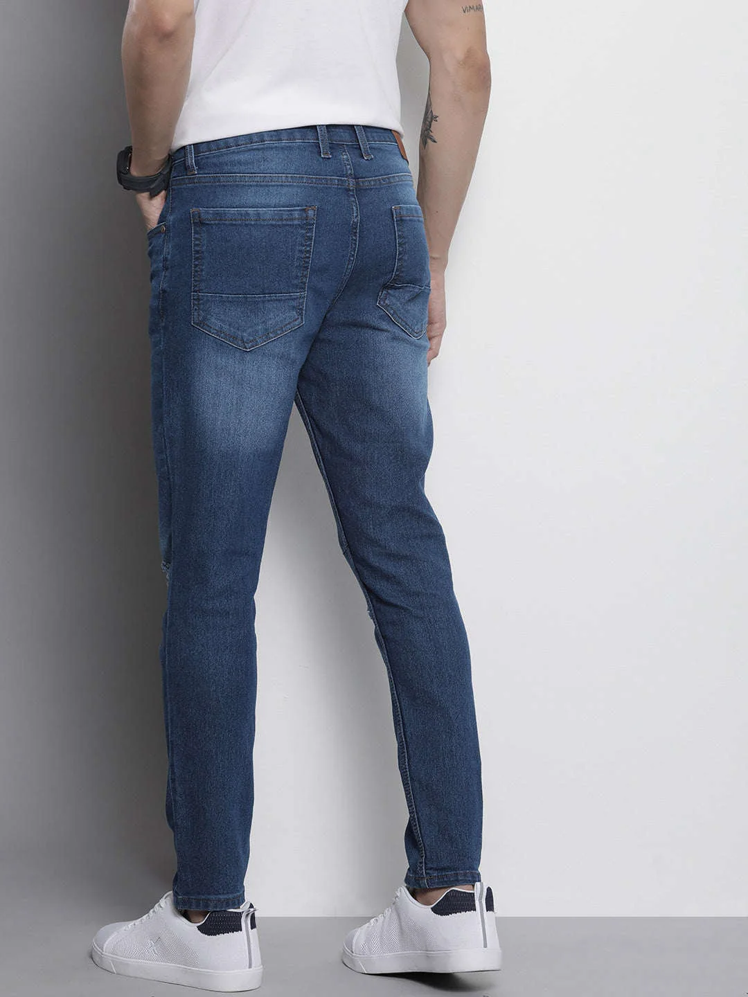 Men's Blue Carrot Fit Distressed Mid-Rise Stretchable Jeans - Image 3