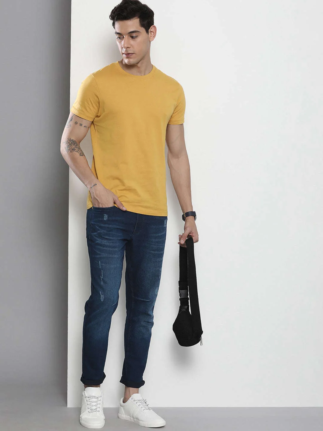 Men's Blue Carrot Fit Solid Mid-Rise Stretchable Jeans - Image 4