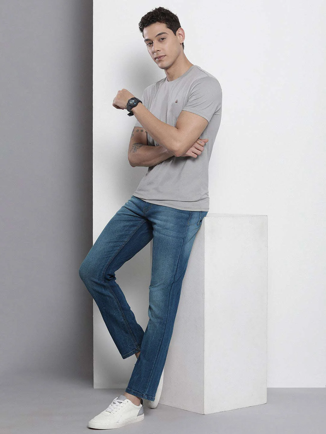 Men's Blue Slim Straight Fit Solid Mid-Rise Stretchable Jeans - Image 4