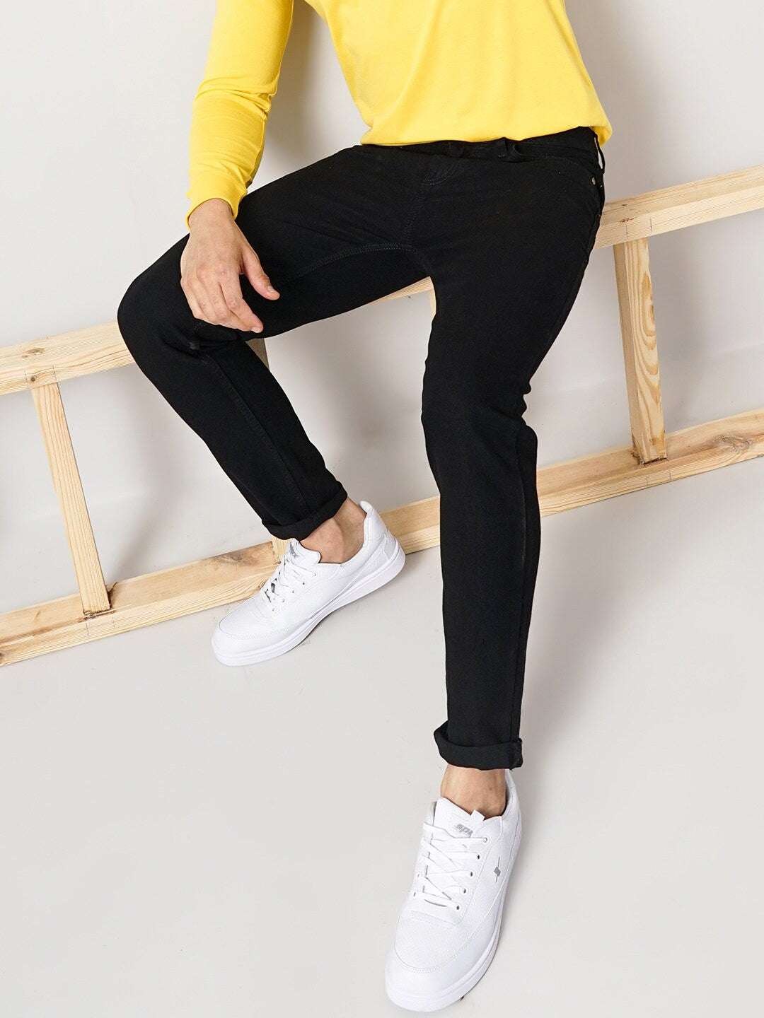 Men's Black Slim Fit Solid Mid-Rise Stretchable Jeans - Image 2
