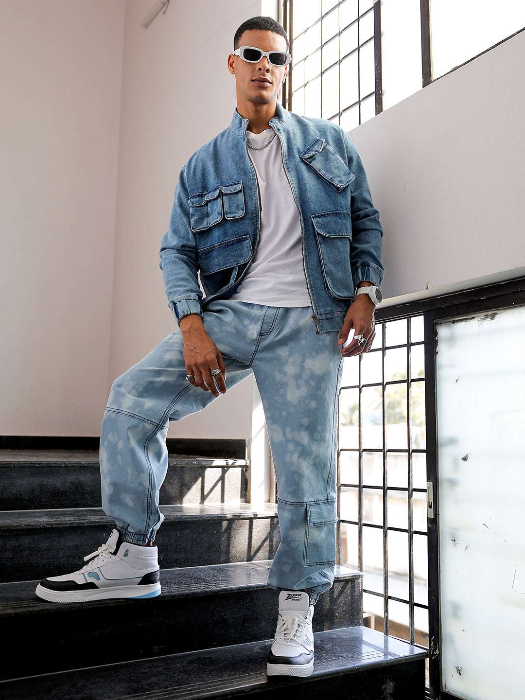 Men's Light Blue Loose Fit Solid Street Wear Jeans - Image 3