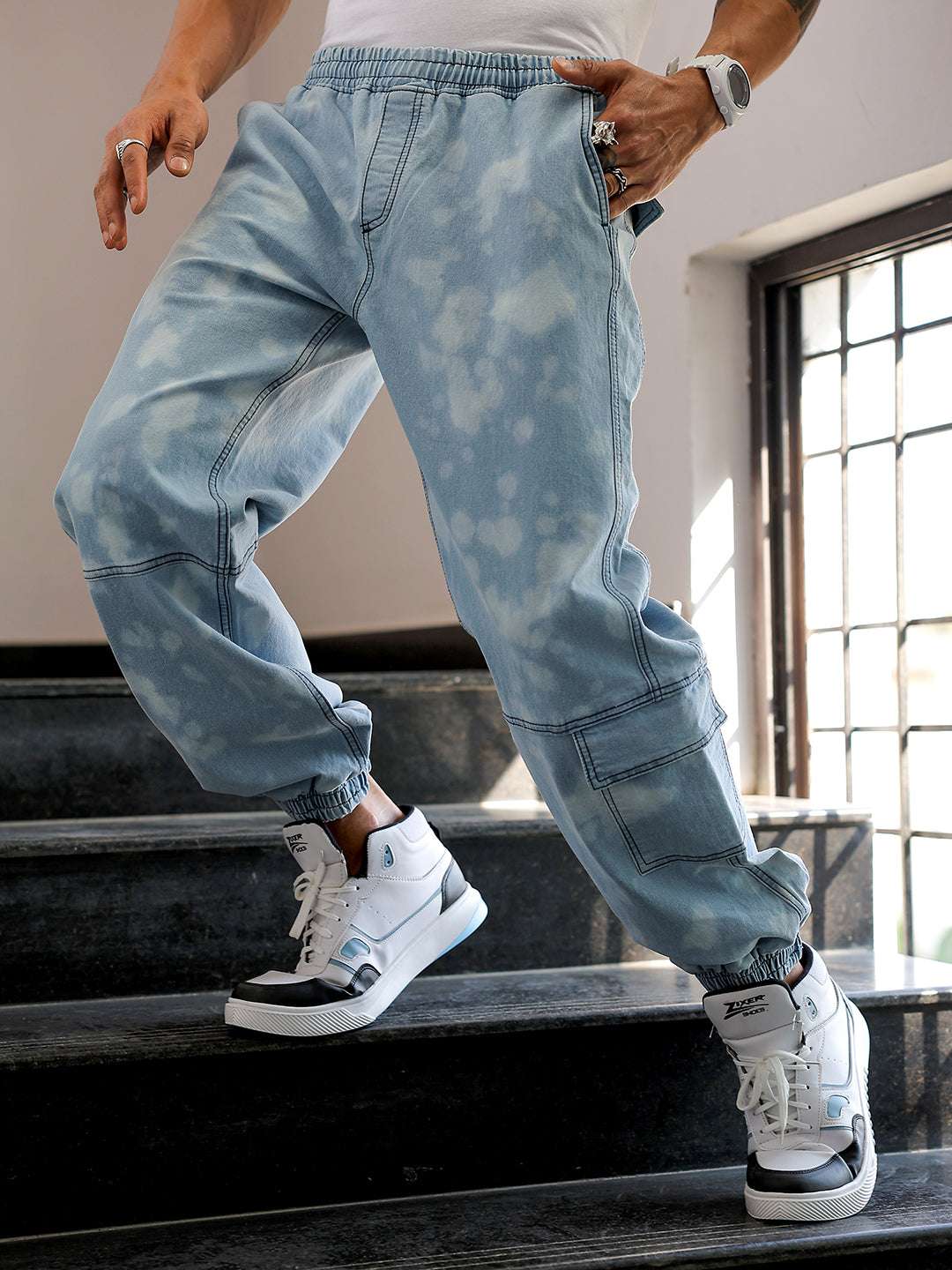 Men's Light Blue Loose Fit Solid Street Wear Jeans - Image 5