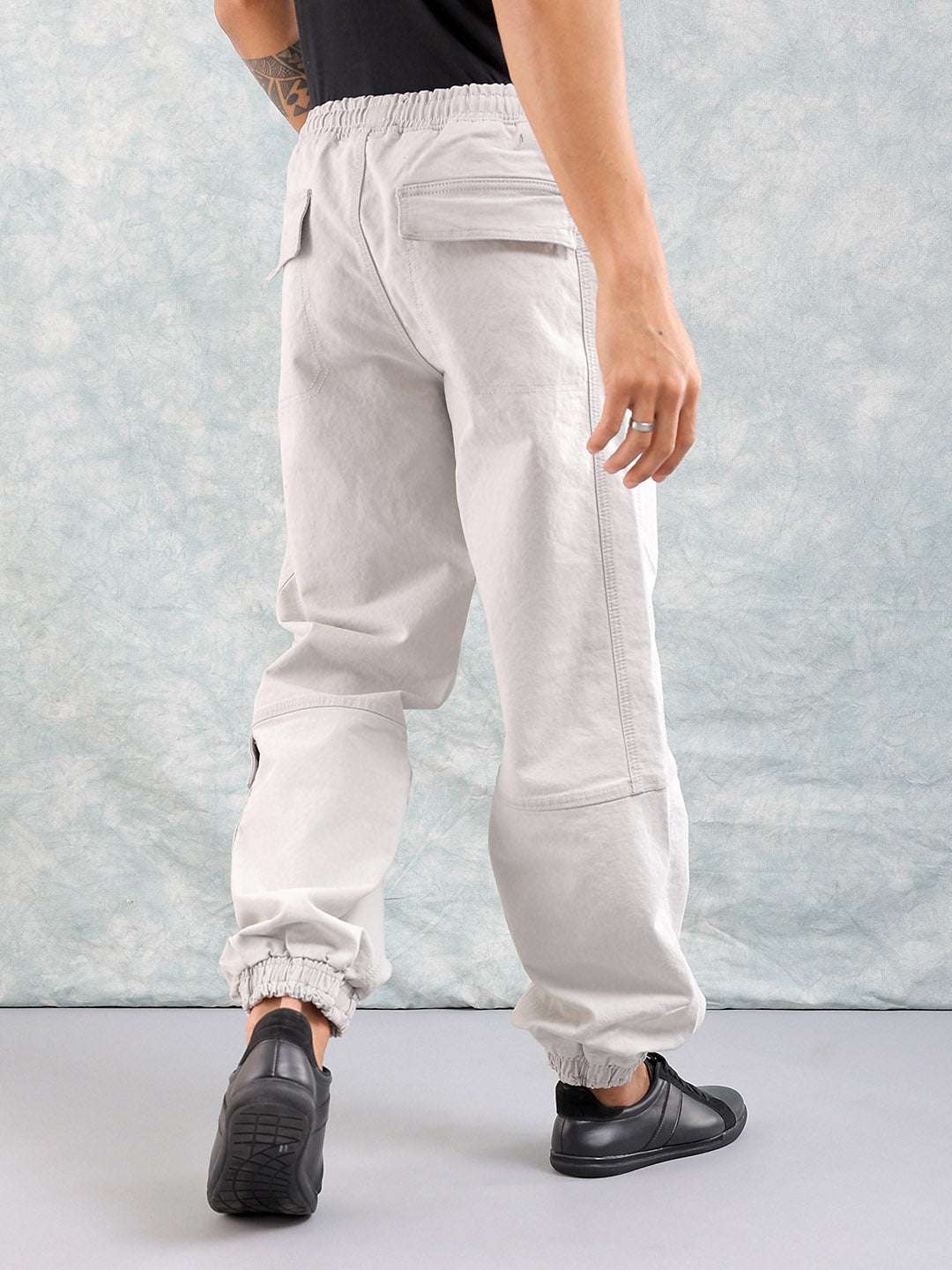 Men's Light Grey Loose Fit Solid Street Wear Jeans - Image 4