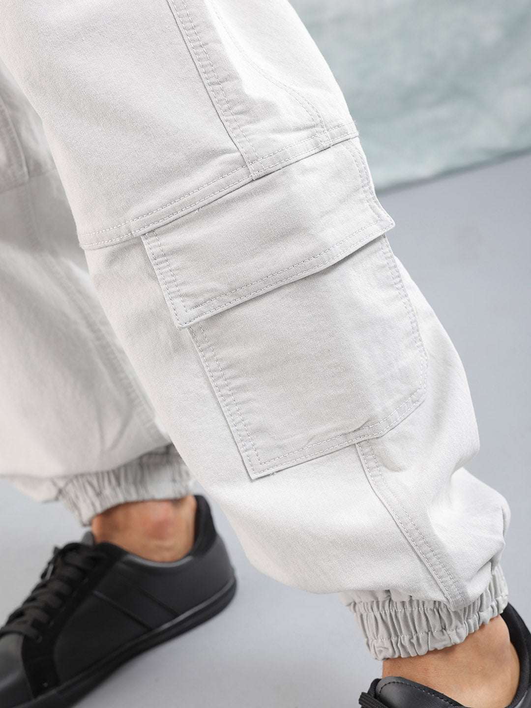Men's Light Grey Loose Fit Solid Street Wear Jeans - Image 7