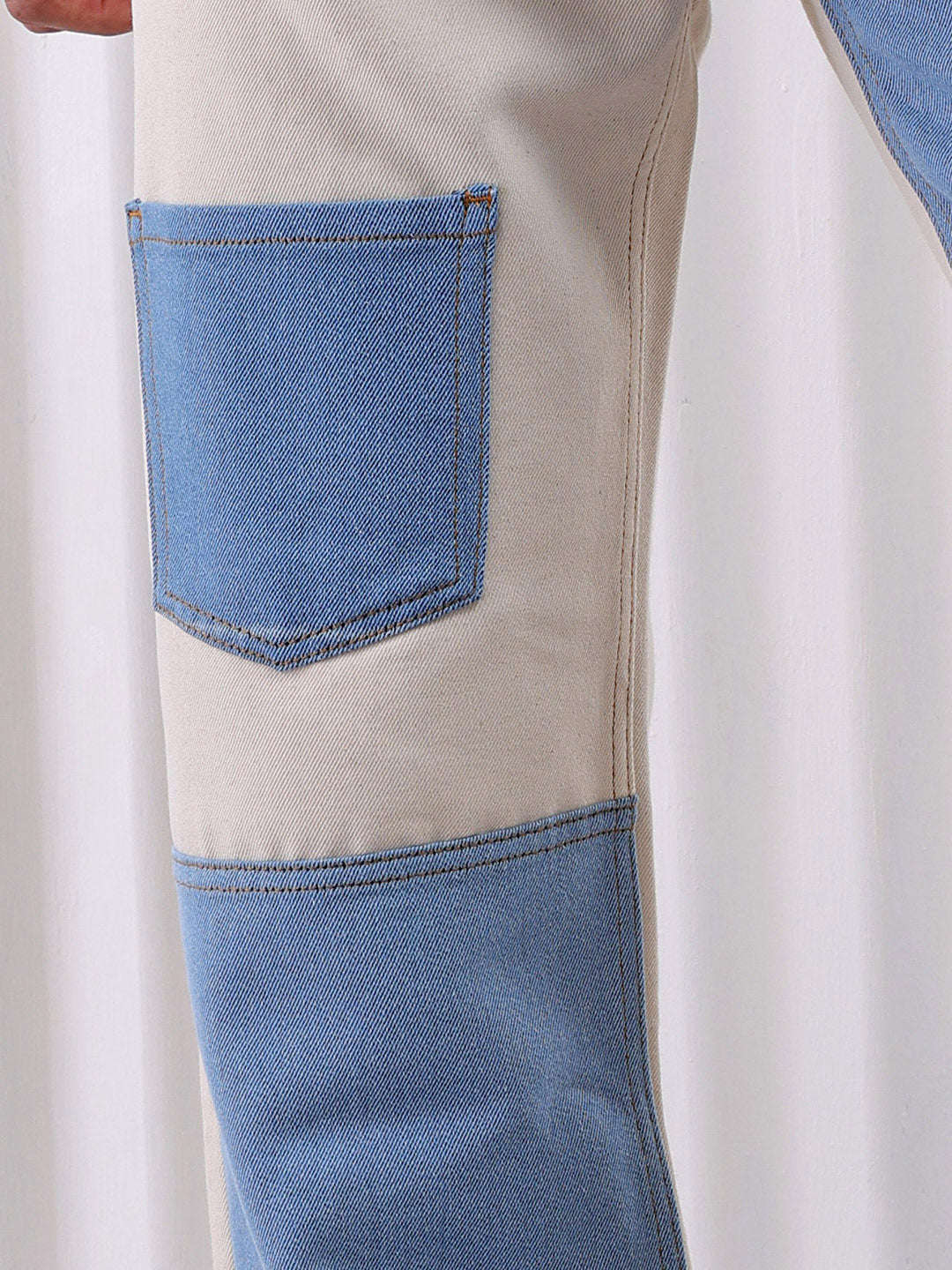 Men's White Relaxed Fit Colourblocked Casual Jeans - Image 5