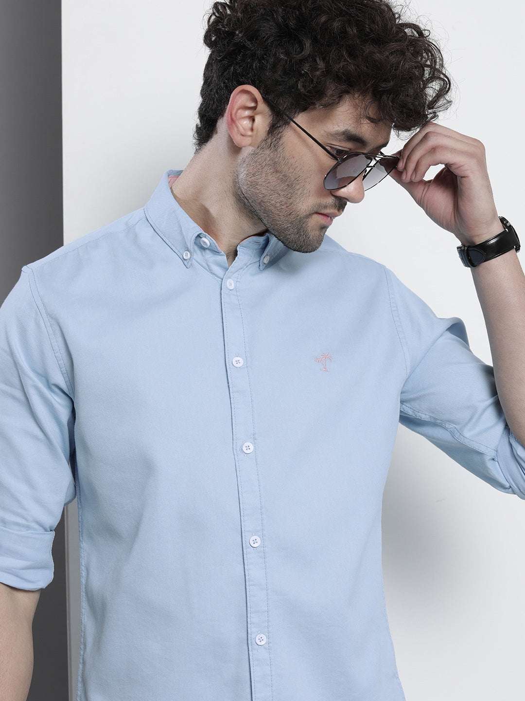 Men's Blue Slim Fit Solid Casual Shirt - Image 2