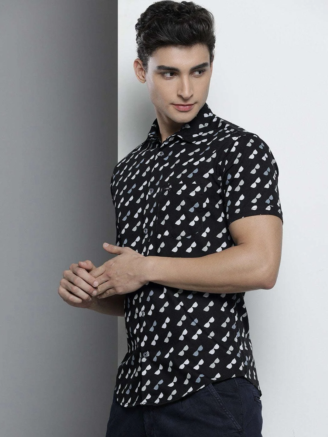 Men's Black Slim Fit Printed Resort Wear Shirt - Image 4