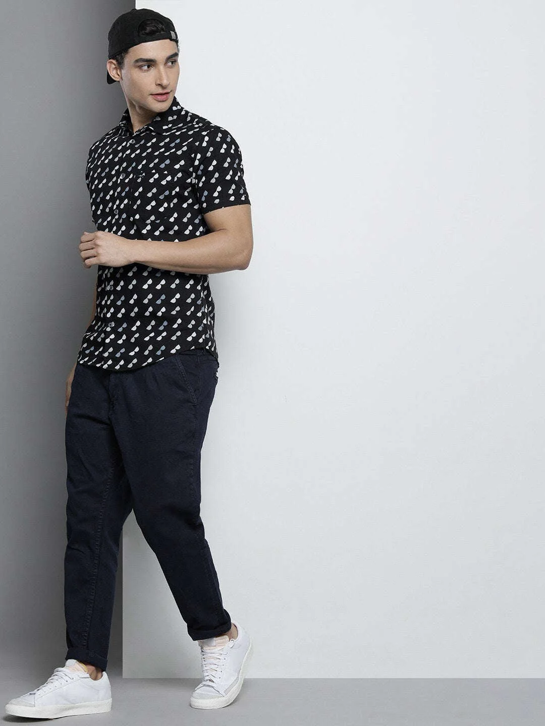 Men's Black Slim Fit Printed Resort Wear Shirt - Image 5
