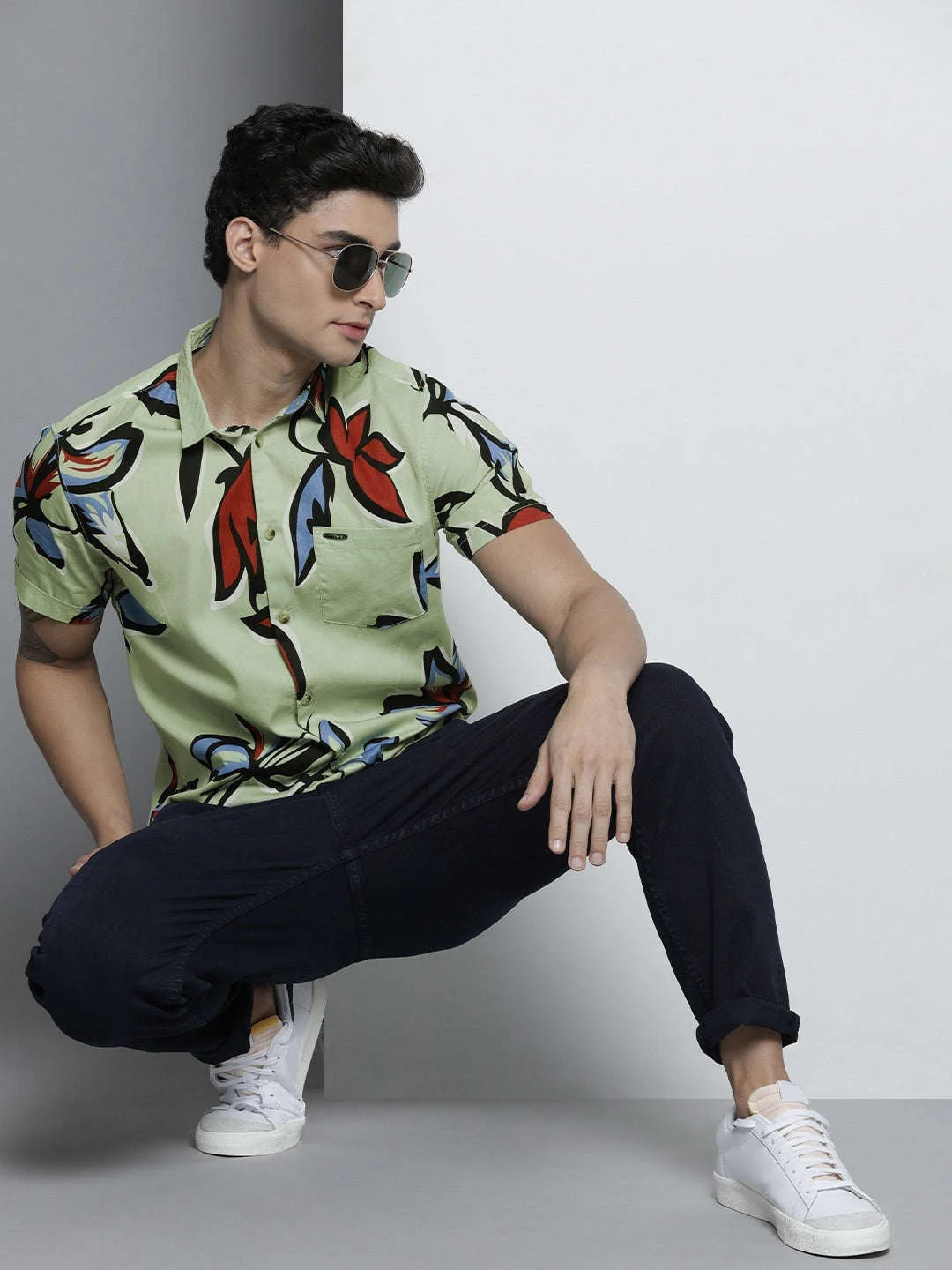 Men's Green Slim Fit Printed Resort Wear Shirt - Image 2