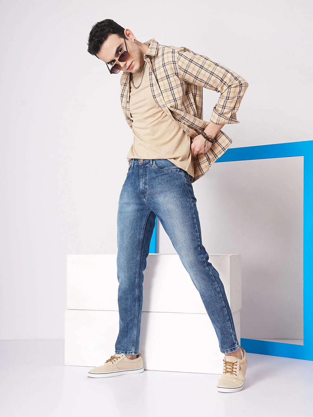 Men's Blue Slim Fit Solid Low-Rise Stretchable Jeans - Image 2