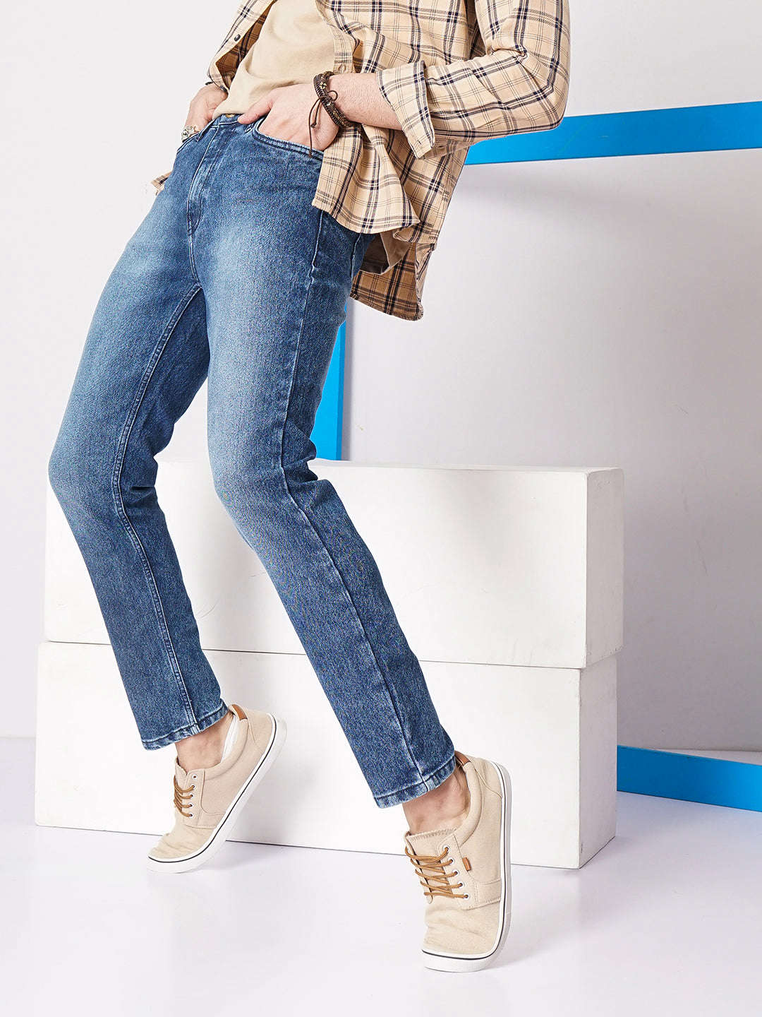 Men's Blue Slim Fit Solid Low-Rise Stretchable Jeans - Image 3