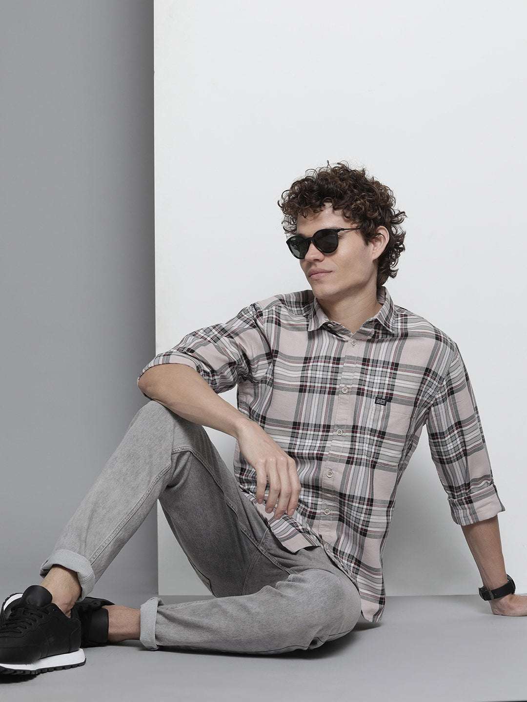 Men's Grey Slim Fit Solid Mid-Rise Stretchable Jeans - Image 4