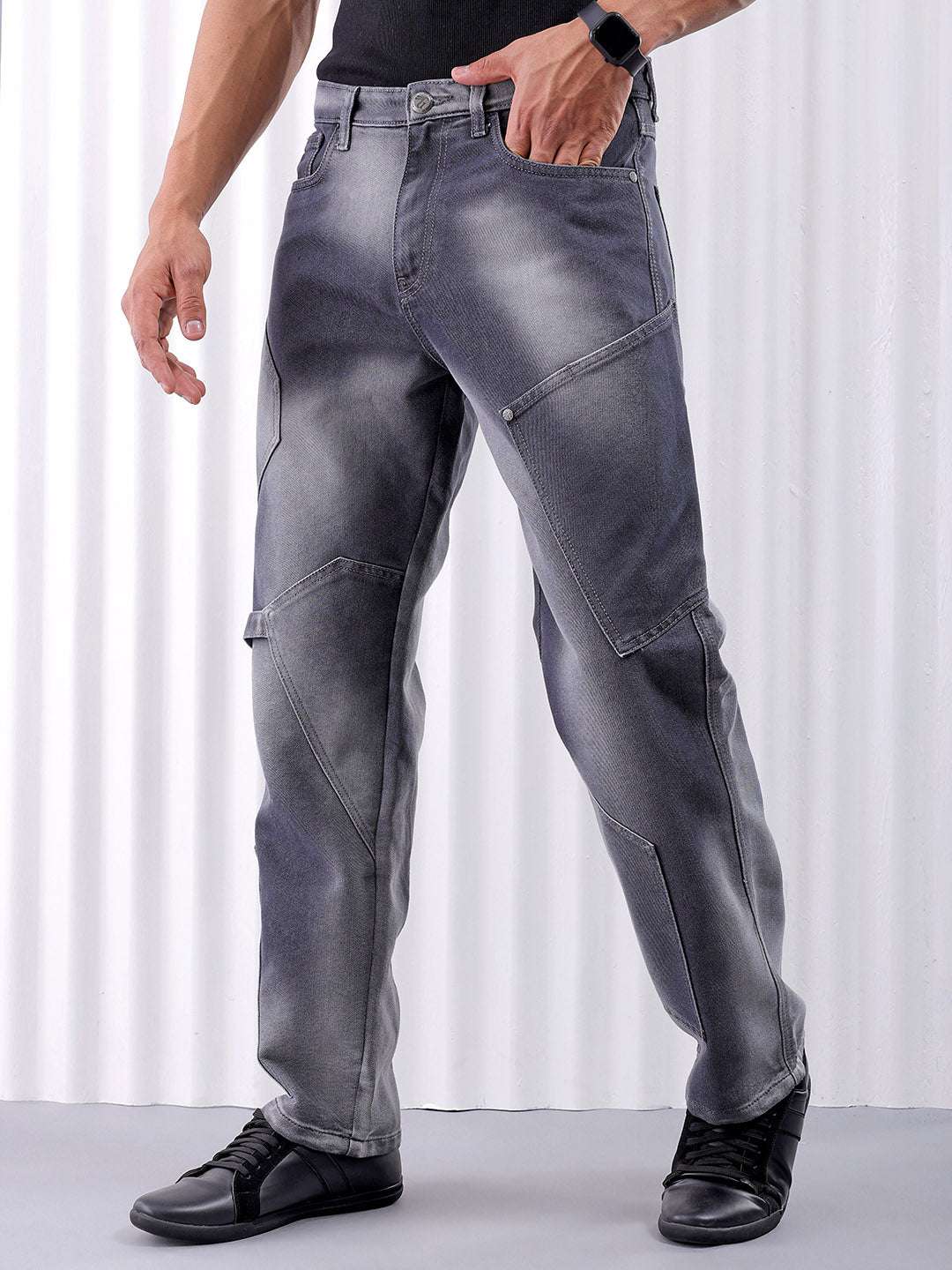 Men's Grey Relaxed Fit Solid Utility Jeans - Image 4