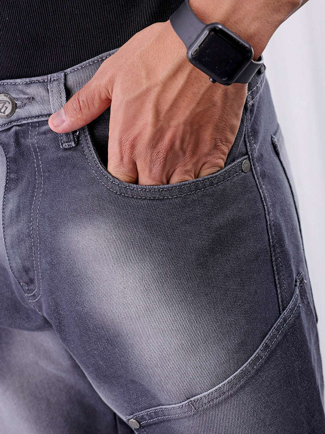 Men's Grey Relaxed Fit Solid Utility Jeans - Image 6