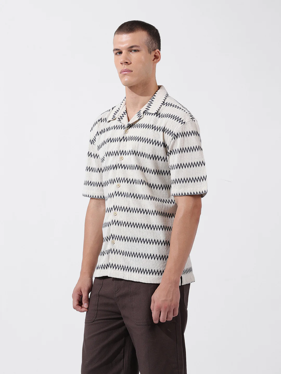 Men's Beige Relaxed Fit Textured Textured Shirt - Image 2
