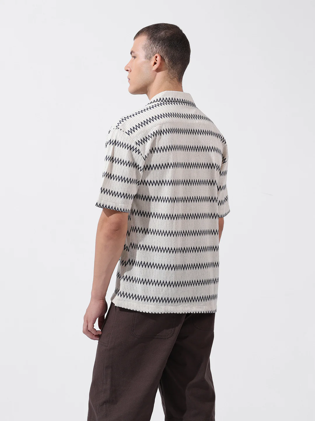 Men's Beige Relaxed Fit Textured Textured Shirt - Image 4