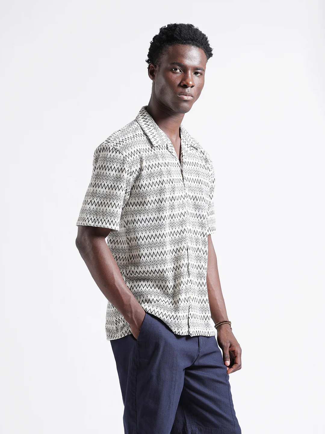 Men's Beige Relaxed Fit Textured Textured Shirt - Image 2