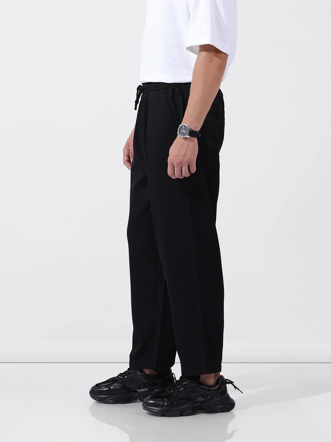Men's Black Loose Fit Solid Resort Wear Trouser - Image 2