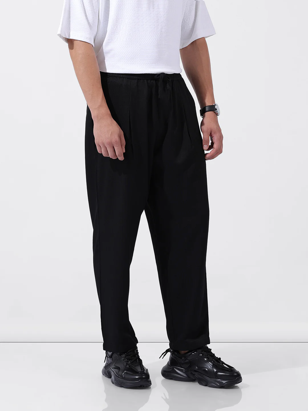 Men's Black Loose Fit Solid Resort Wear Trouser - Image 3