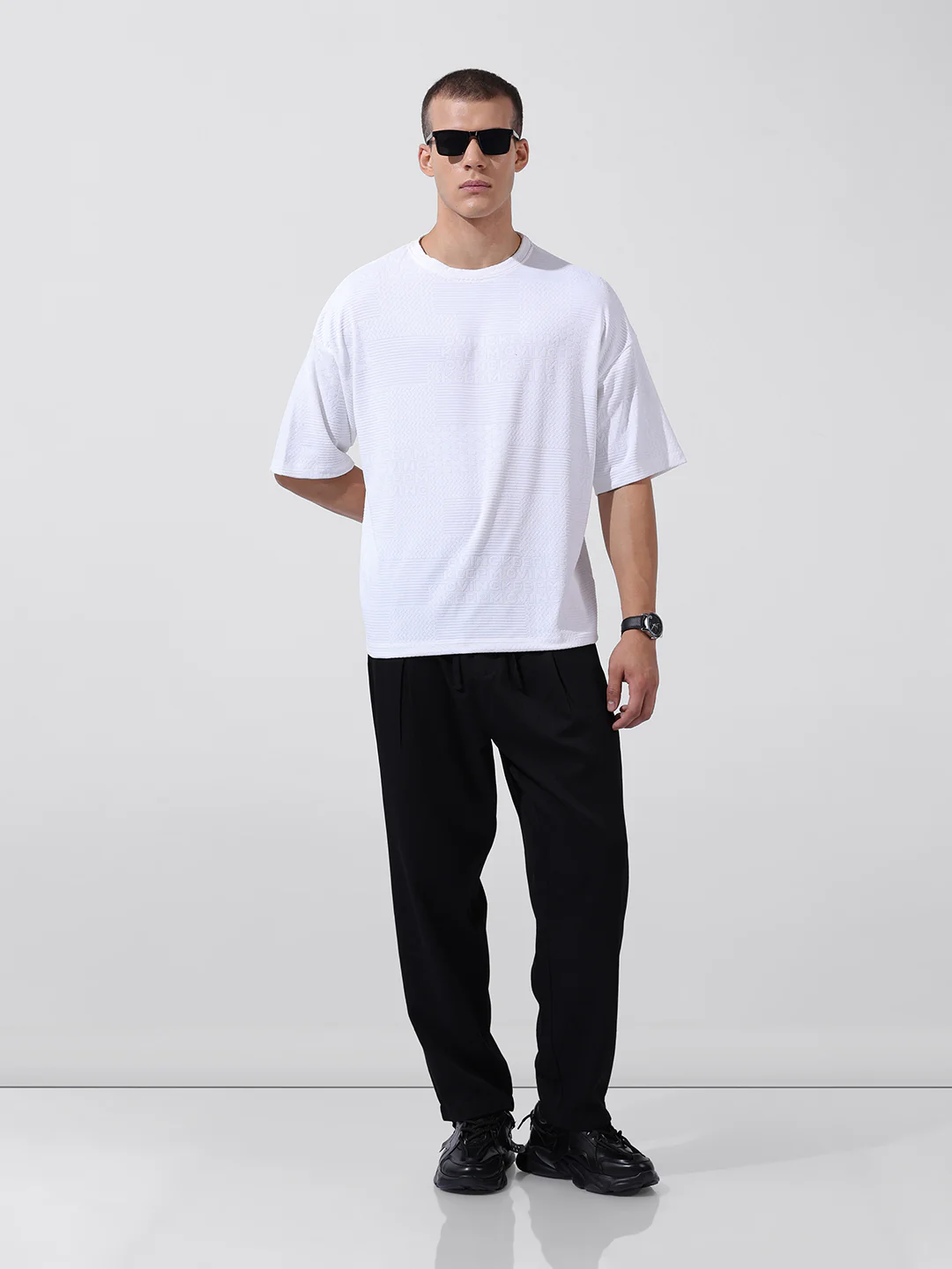 Men's Black Loose Fit Solid Resort Wear Trouser - Image 5