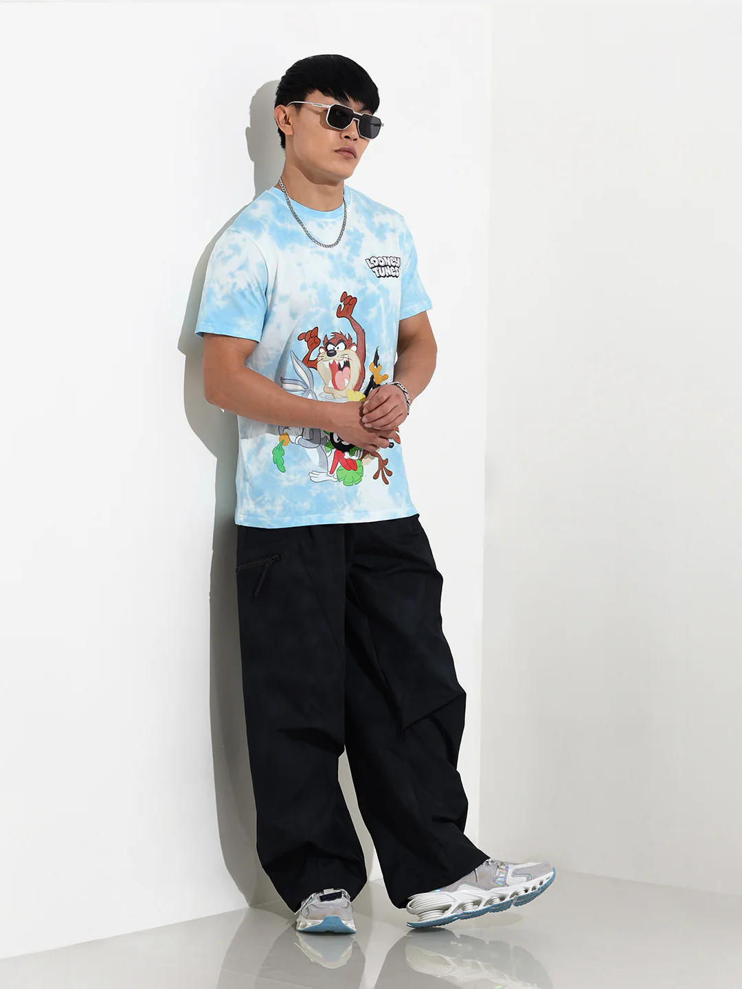 Men's Blue Slim Fit Character Looney Tunes  Printed Crew Neck T-Shirt - Image 2