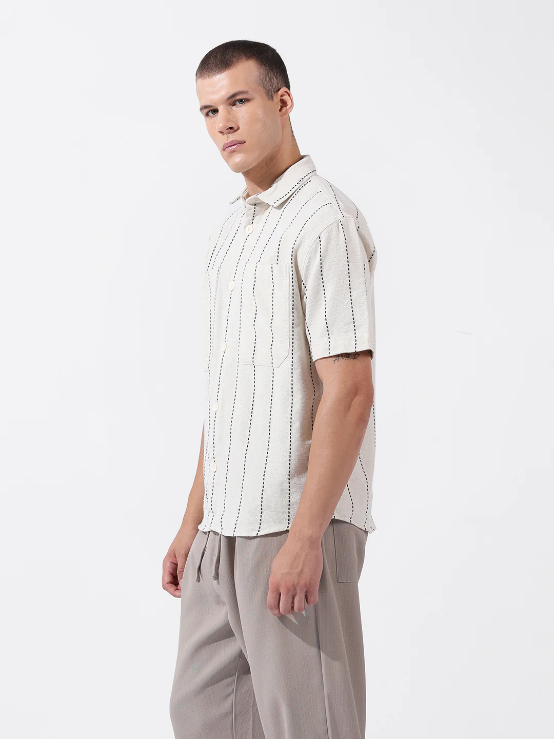 Men's Off White Relaxed Fit Striped Resort Wear Shirt - Image 2