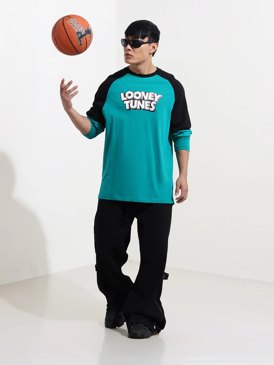 Men's Green Oversized Fit Character Tom & Jerry Printed Crew Neck T-Shirt - Image 2