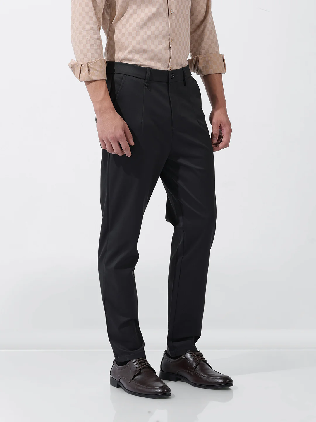 Men's Dark Grey Relaxed Fit Solid Casual Trouser - Image 2