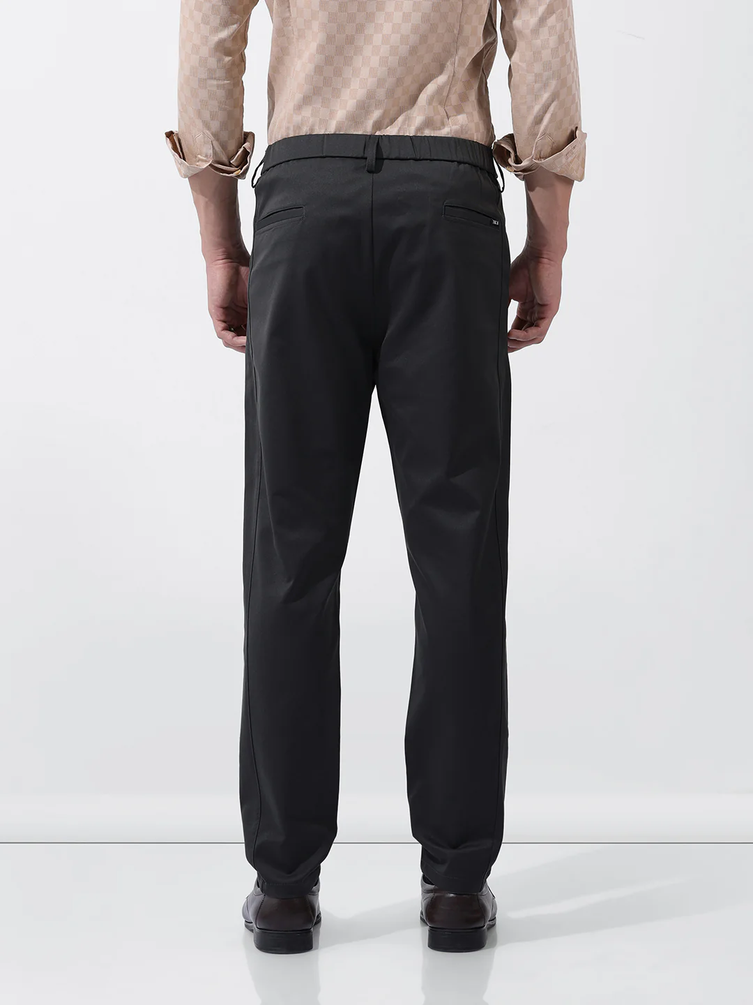 Men's Dark Grey Relaxed Fit Solid Casual Trouser - Image 6