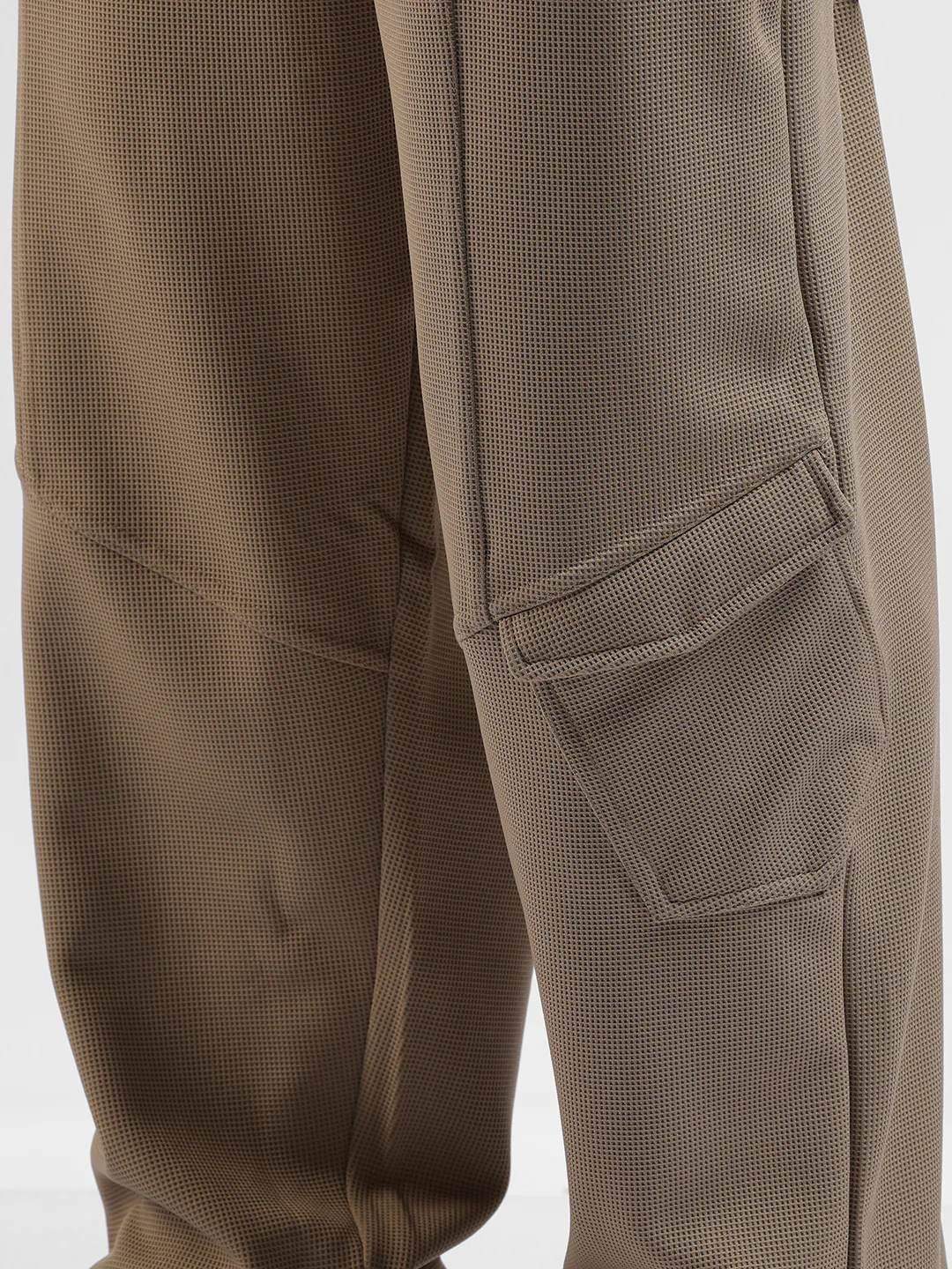 Men's Elmwood Relaxed Fit Solid Athletic  Jogger - Image 4