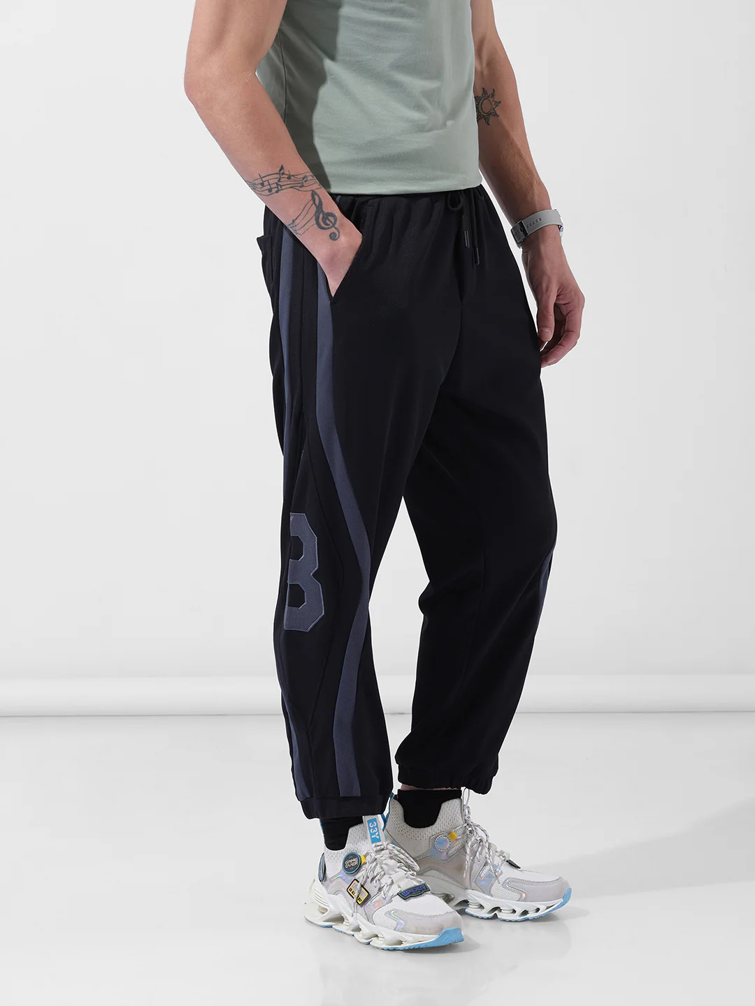Men's Black Loose Fit Embroided Street Wear Jogger - Image 3