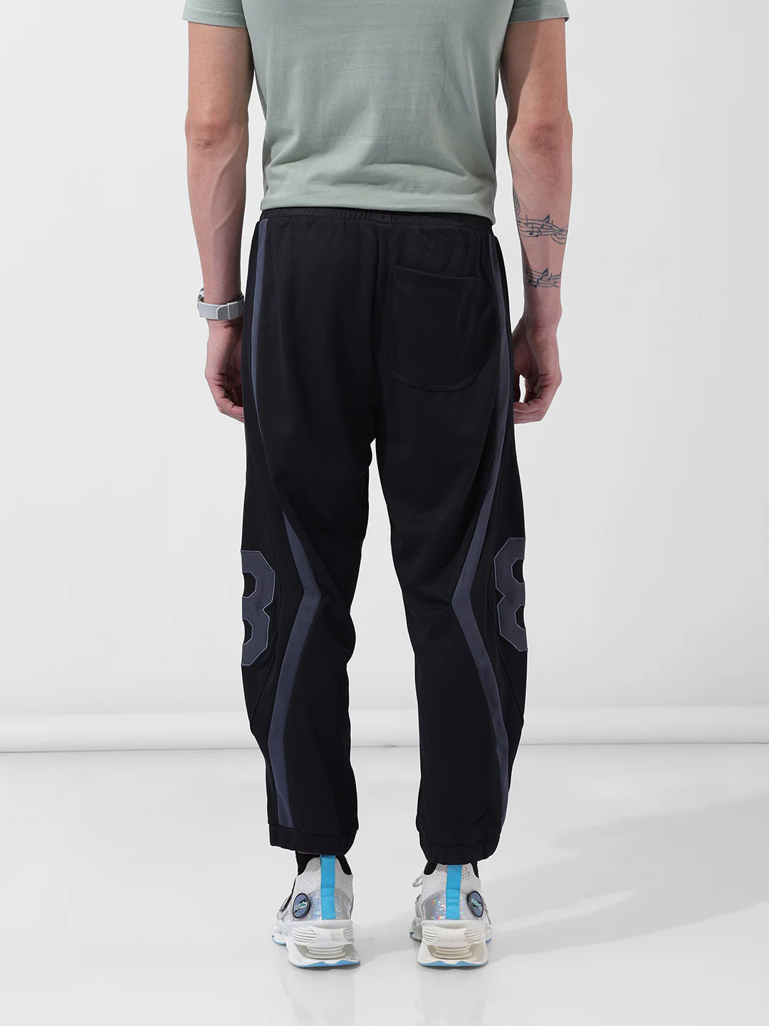 Men's Black Loose Fit Embroided Street Wear Jogger - Image 4