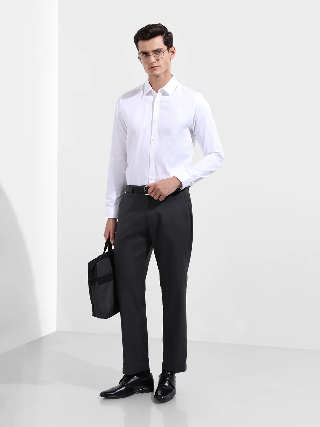 Men's Charcoal Grey Regular Fit Solid Formal Trouser - Image 2