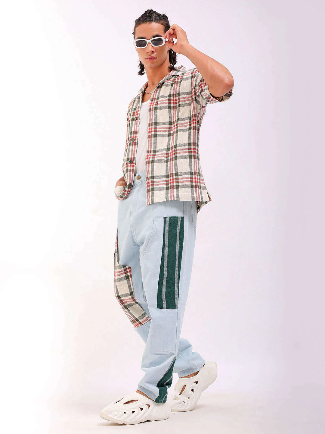 Men's Ice Blue Loose Fit Colourblocked Casual Jeans - Image 2