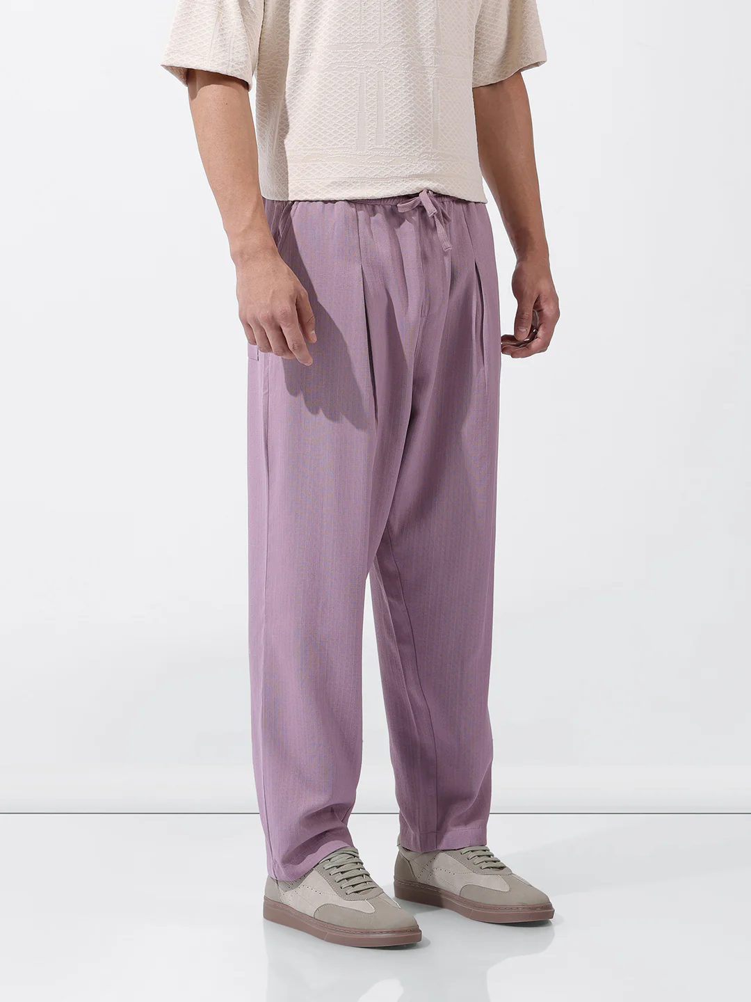 Men's Mauve Loose Fit Solid Resort Wear Trouser - Image 3