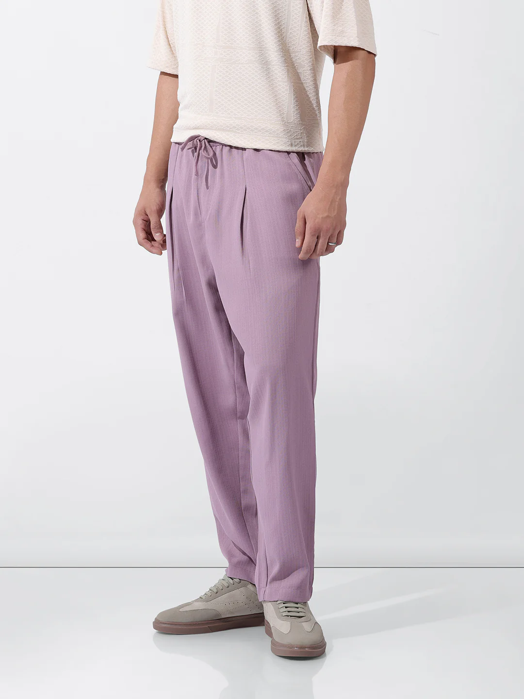 Men's Mauve Loose Fit Solid Resort Wear Trouser - Image 4