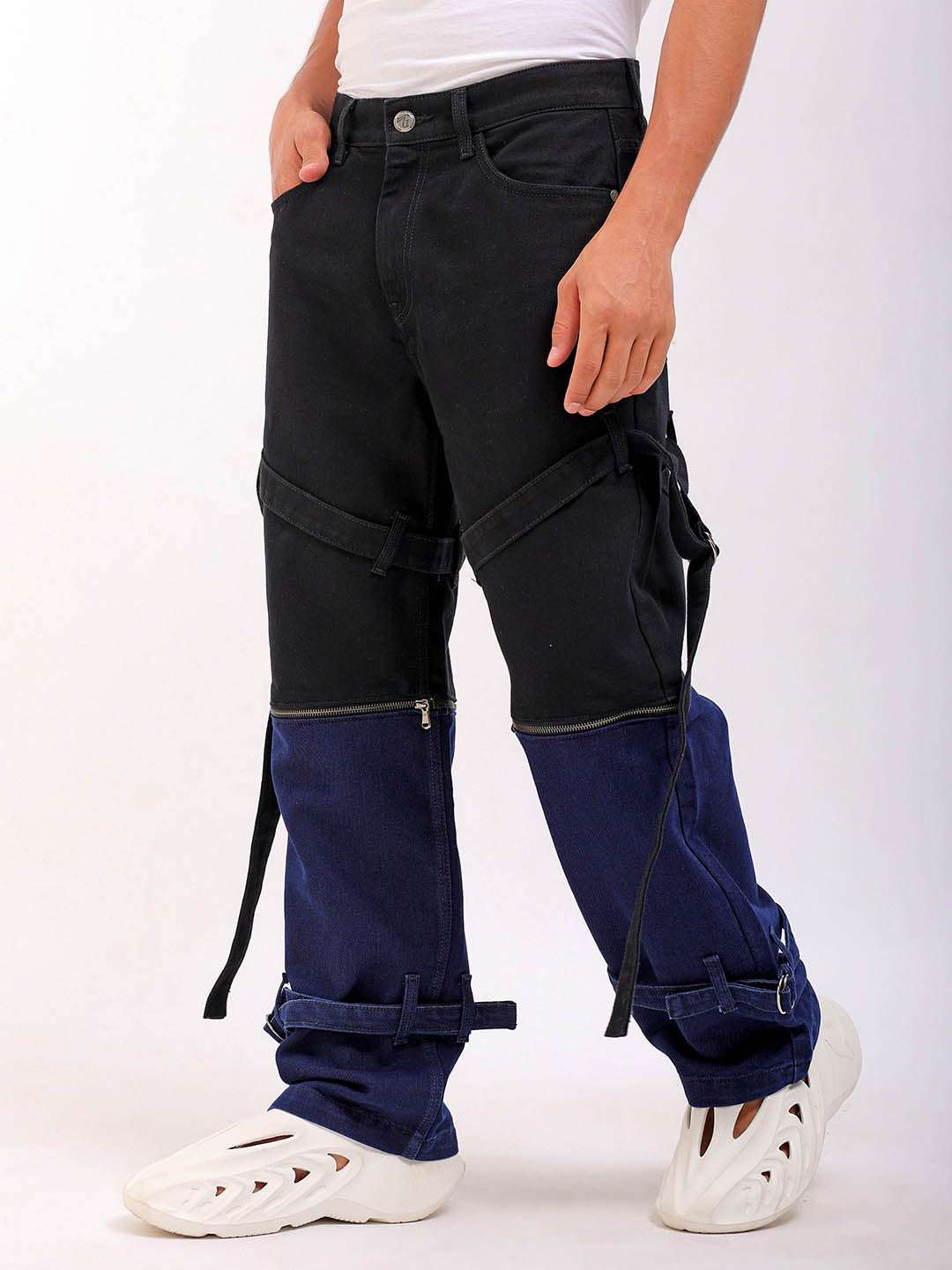 Men's BLACK & BLUE Relaxed Fit Colourblocked Utility Jeans - Image 4